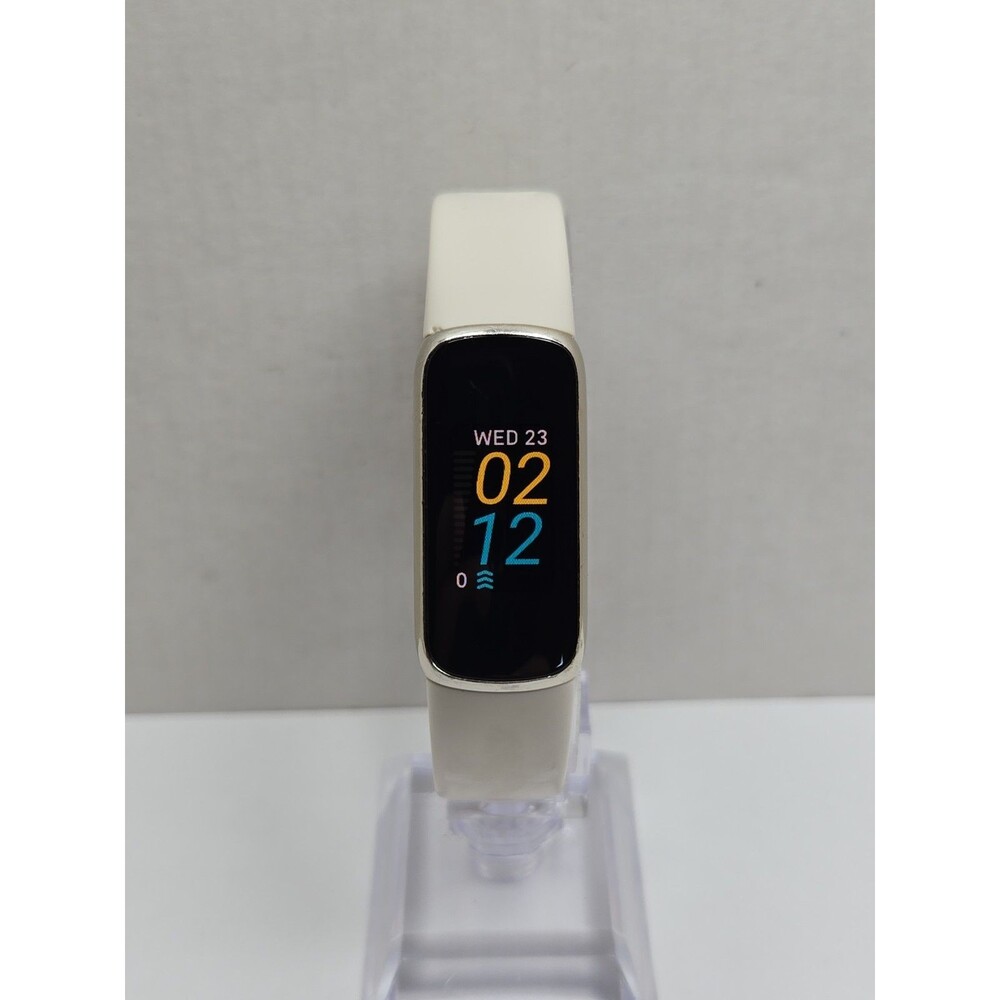 Fitbit Luxe Fitness Tracker FB422 HeartRate Sleep Waterproof Bluetooth GPS- Read
